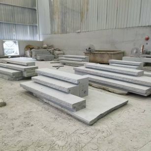 娄底 整石台阶（大面火烧+侧面自然面），出货前厂内拼装