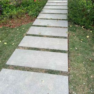 娄底 芝麻黑小区踏步、汀步石铺装效果
