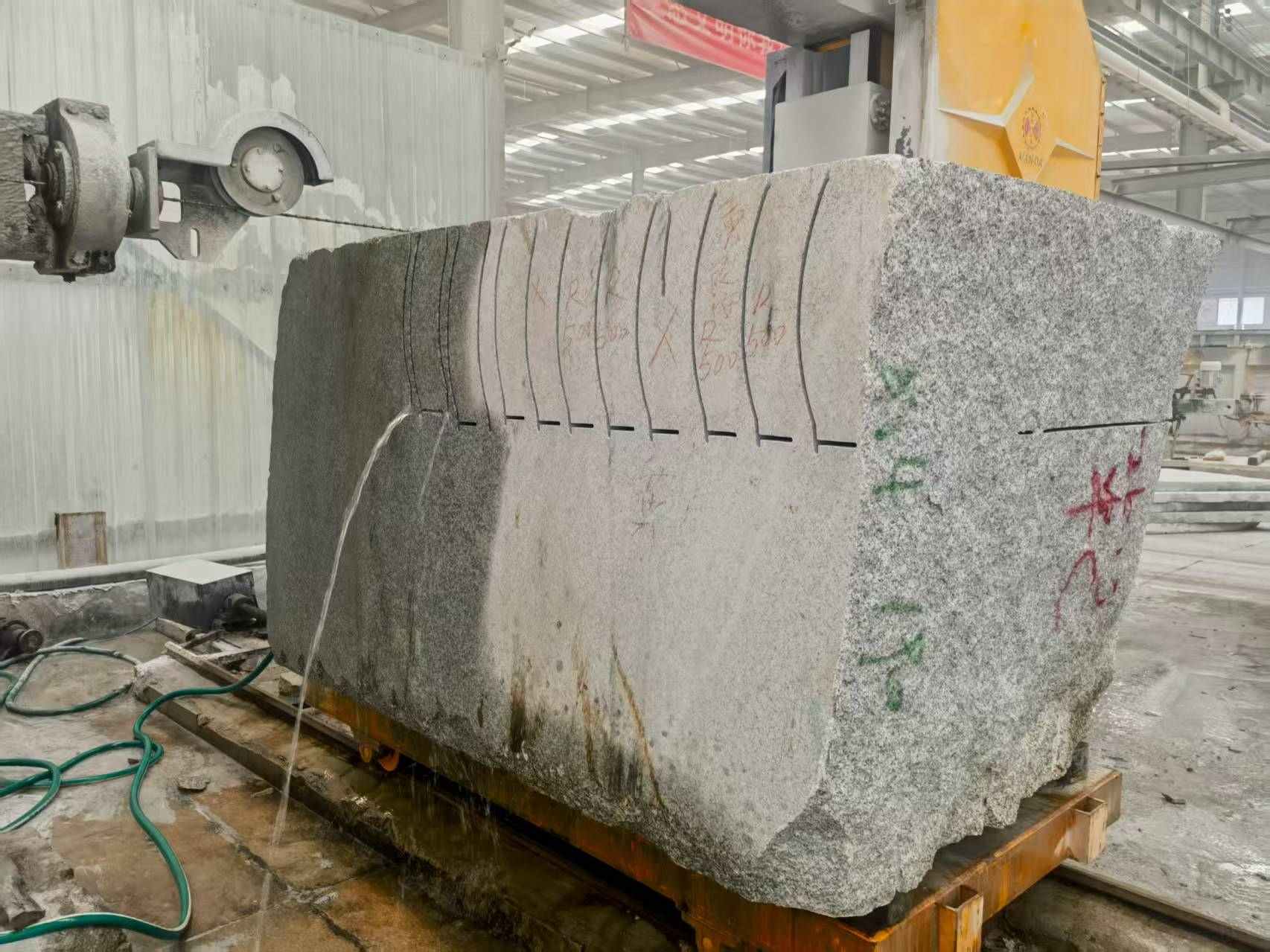 娄底 602，大花芙蓉白，绳锯加工弧形路沿石