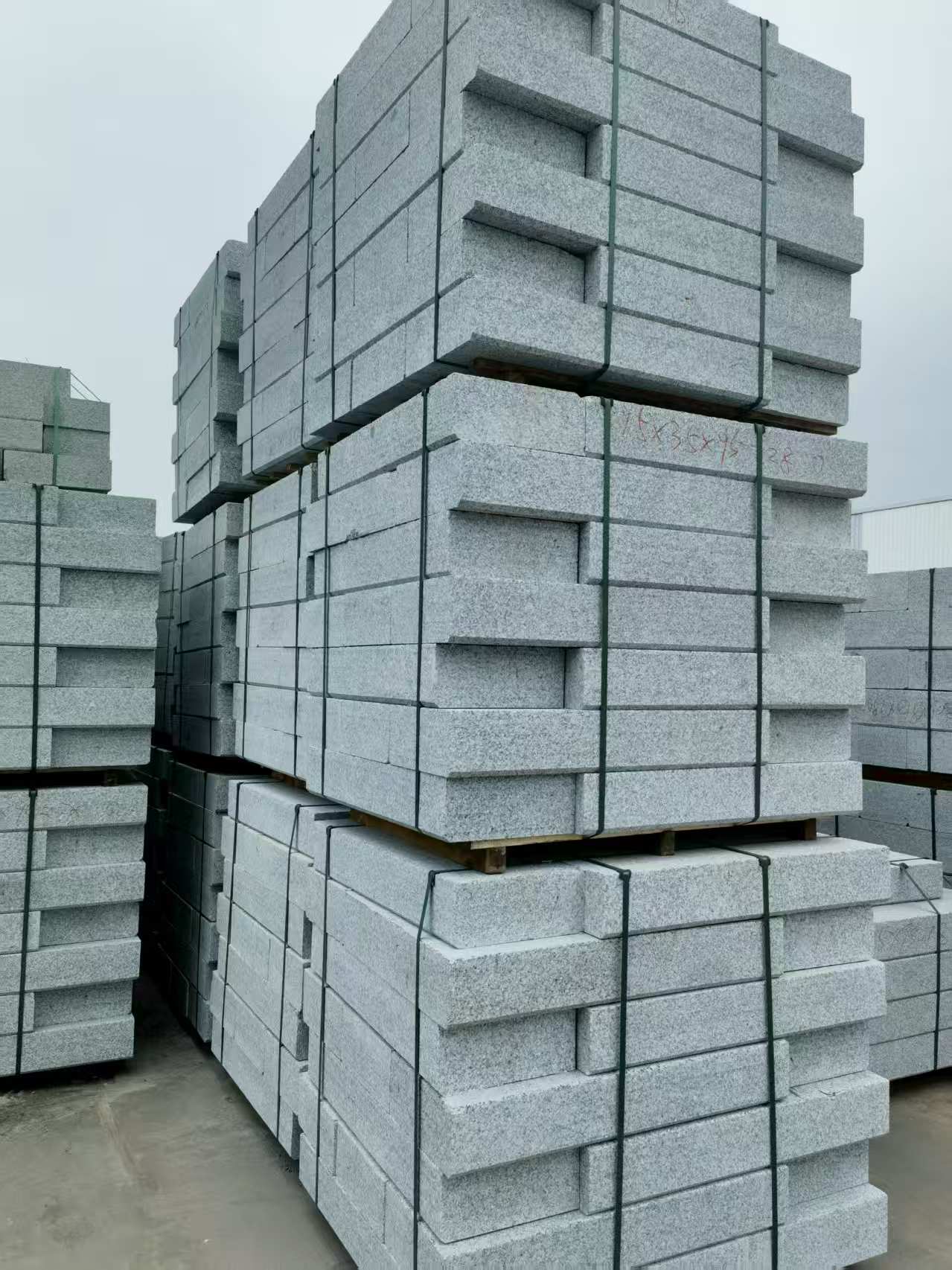 娄底 路沿石，板板正正的路沿石