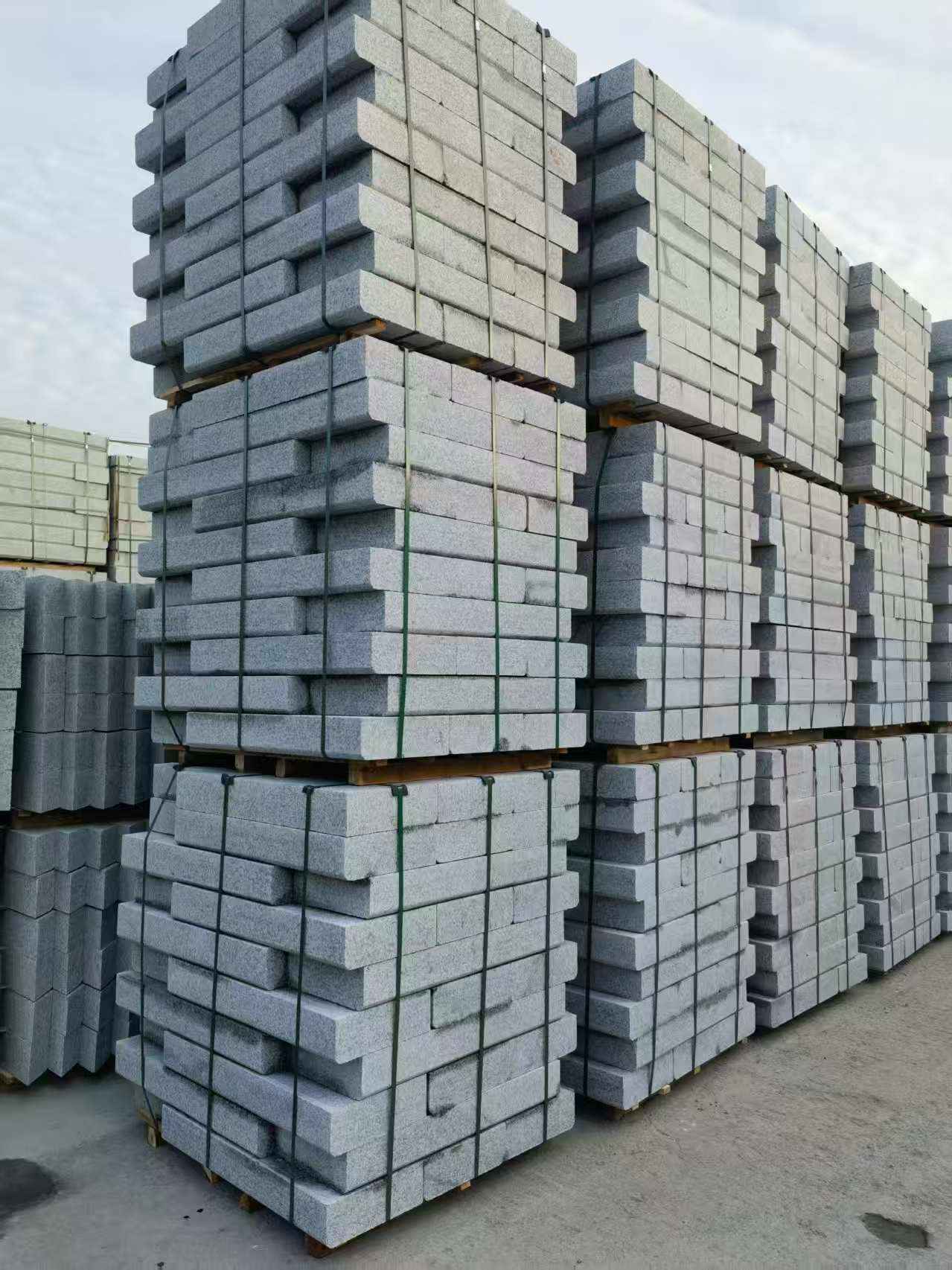 娄底 路沿石（路侧石），颜色一致，尺寸标准