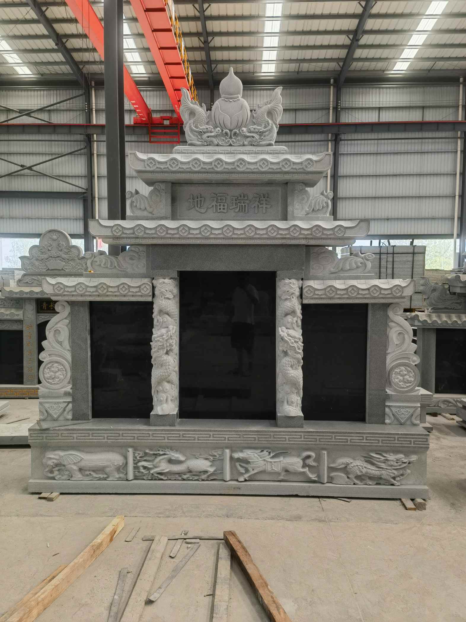 娄底 芝麻灰高档墓碑、土墓，一套也支持定做