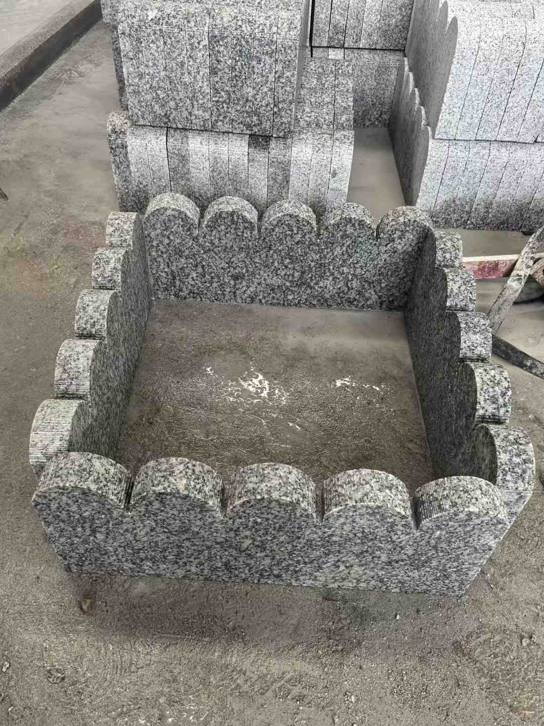 娄底 花边石、花坛围栏石、花池界石、菜园栅栏石、镶边石、波浪状界石介绍