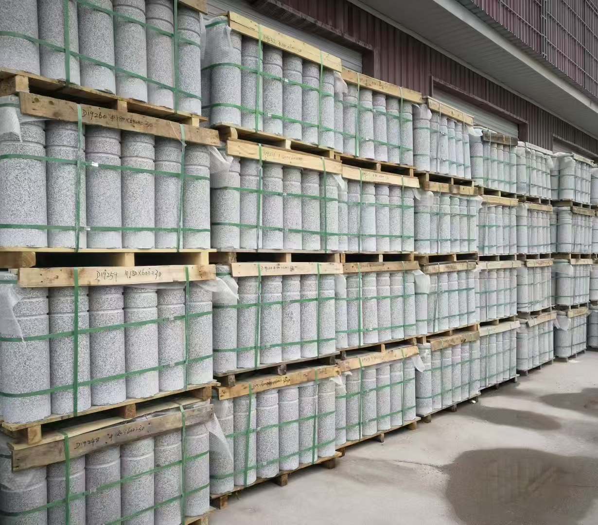 娄底 芝麻白挡车柱、阻车桩、隔离柱