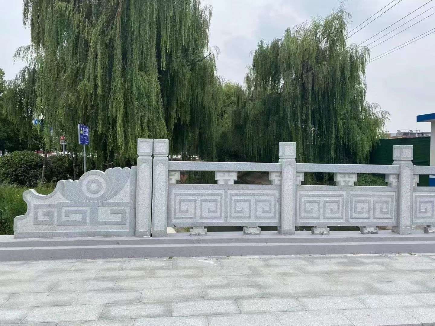 娄底 芝麻灰桥栏杆、河道栏杆安装效果