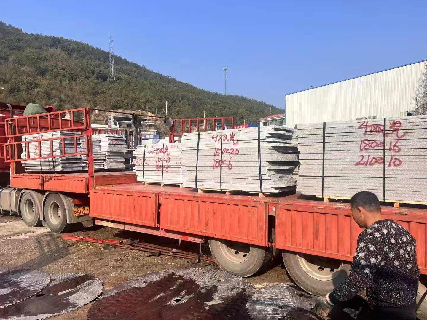 娄底 芝麻灰花岗岩光面毛板出货日常